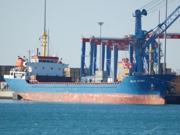 Оккупанты захватили еще одно торговое судно в Мариуполе – на борту находились 18 украинцев «фото»