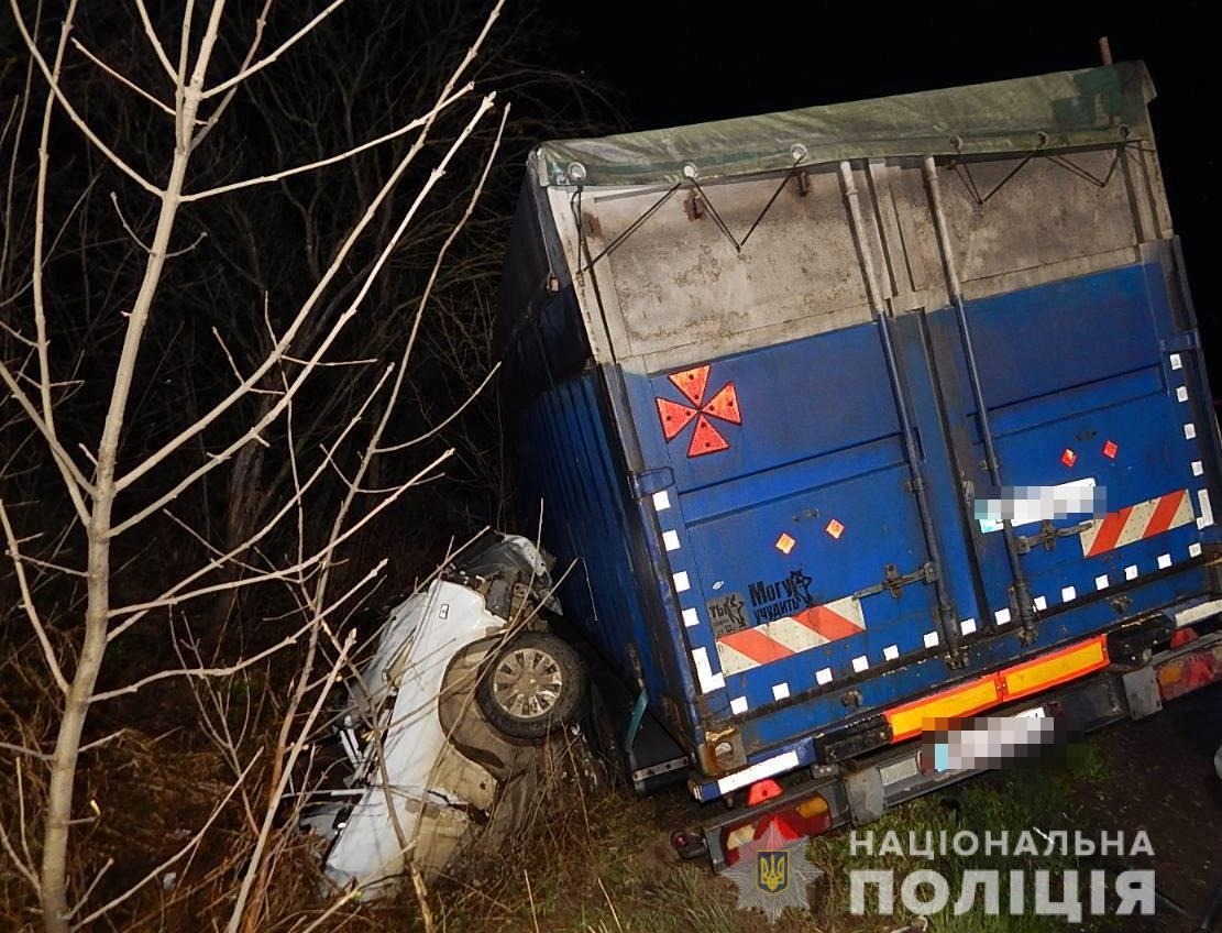 На трассе Одесса – Рени грузовик столкнулся с легковым автомобилем – погиб человек (фото) «фото»