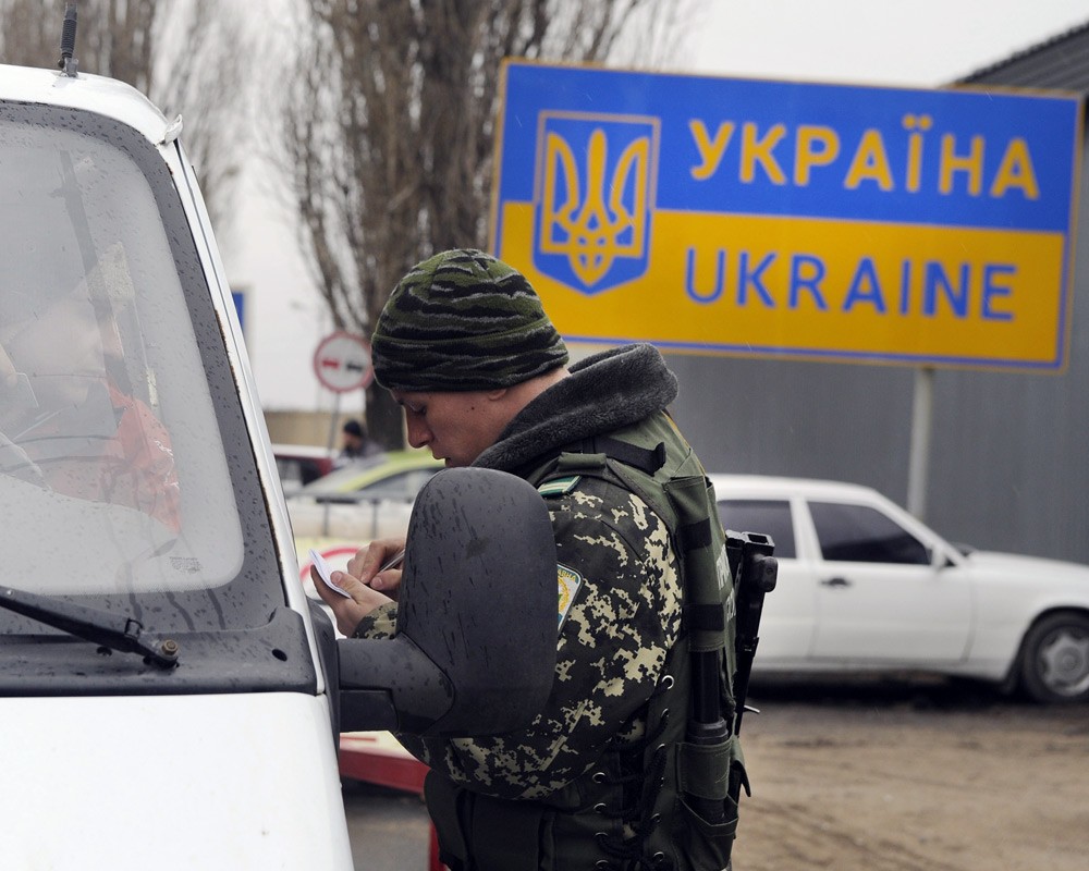 Украинцы собирают подписи о введении визового режима с Россией «фото»