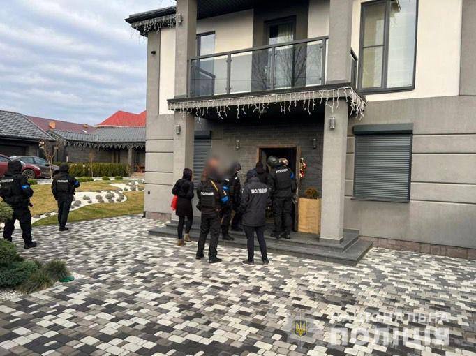 Квартиры, квадроциклы, статуэтки: активы Медведчука и его жены Марченко арестовали (фото) «фото»