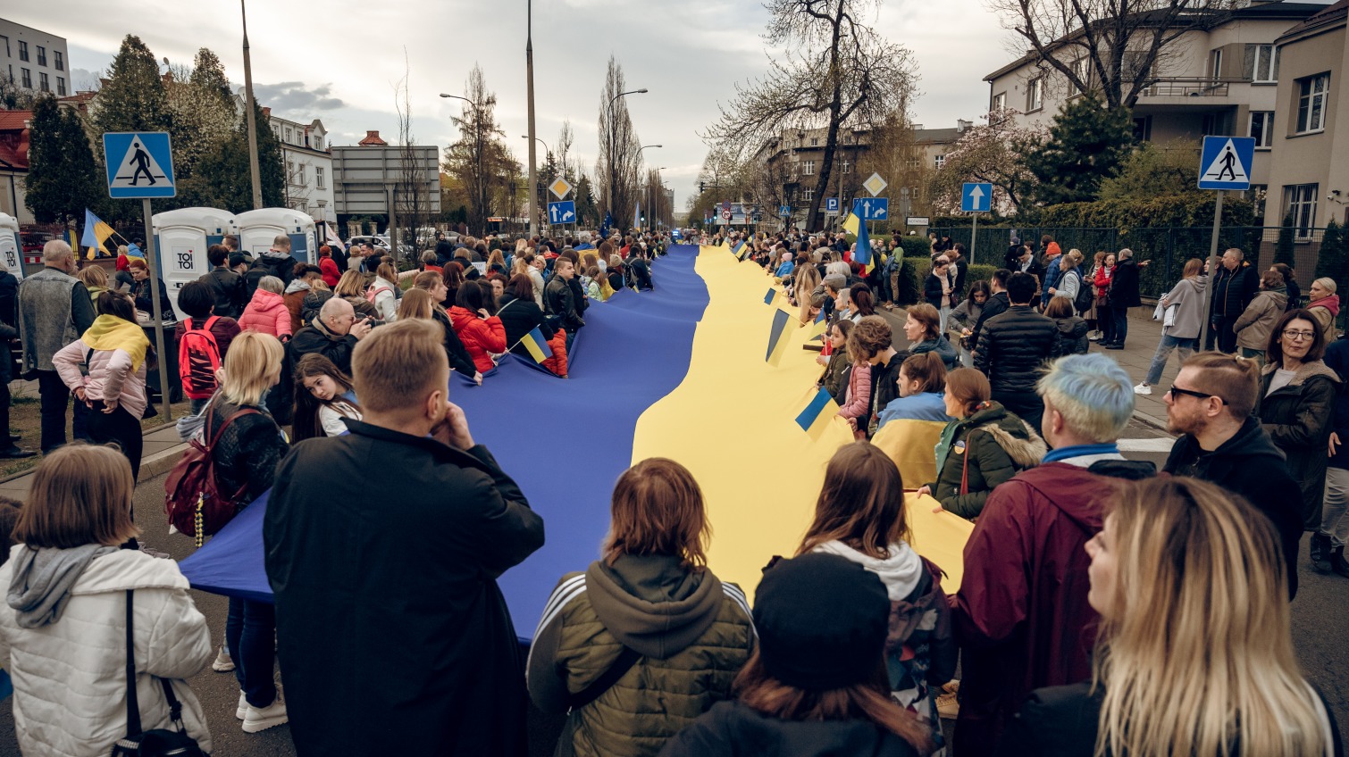 В Кракове прошел большой марш в поддержку Украины (фото) «фото»