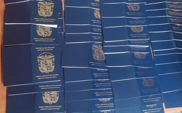 В Одесской области на границе задержали моряка с 57 паспортами и российскими документами (видео) «фото»