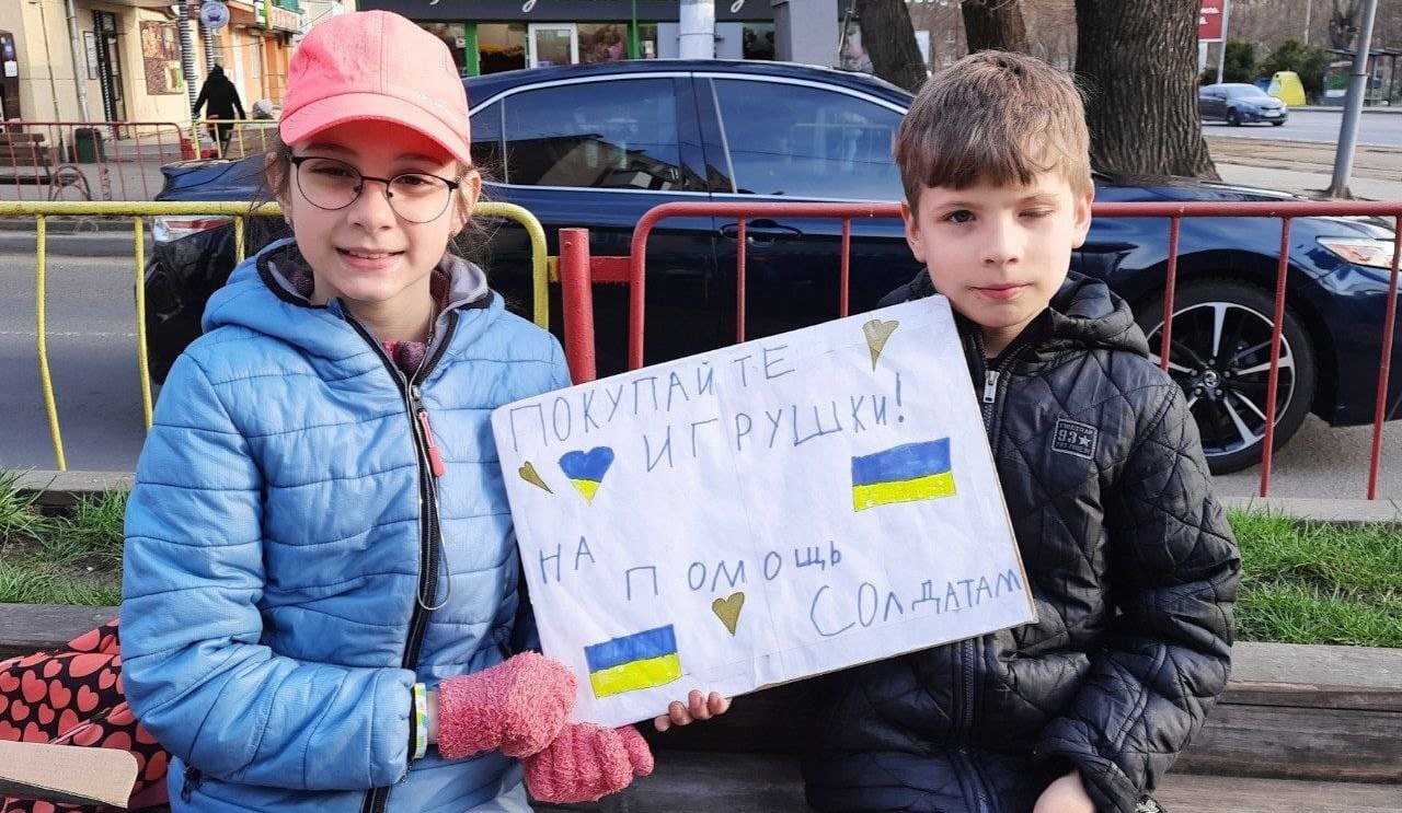 Одесские школьники организовали ярмарку в поддержку армии и переселенцев (фото) «фото»