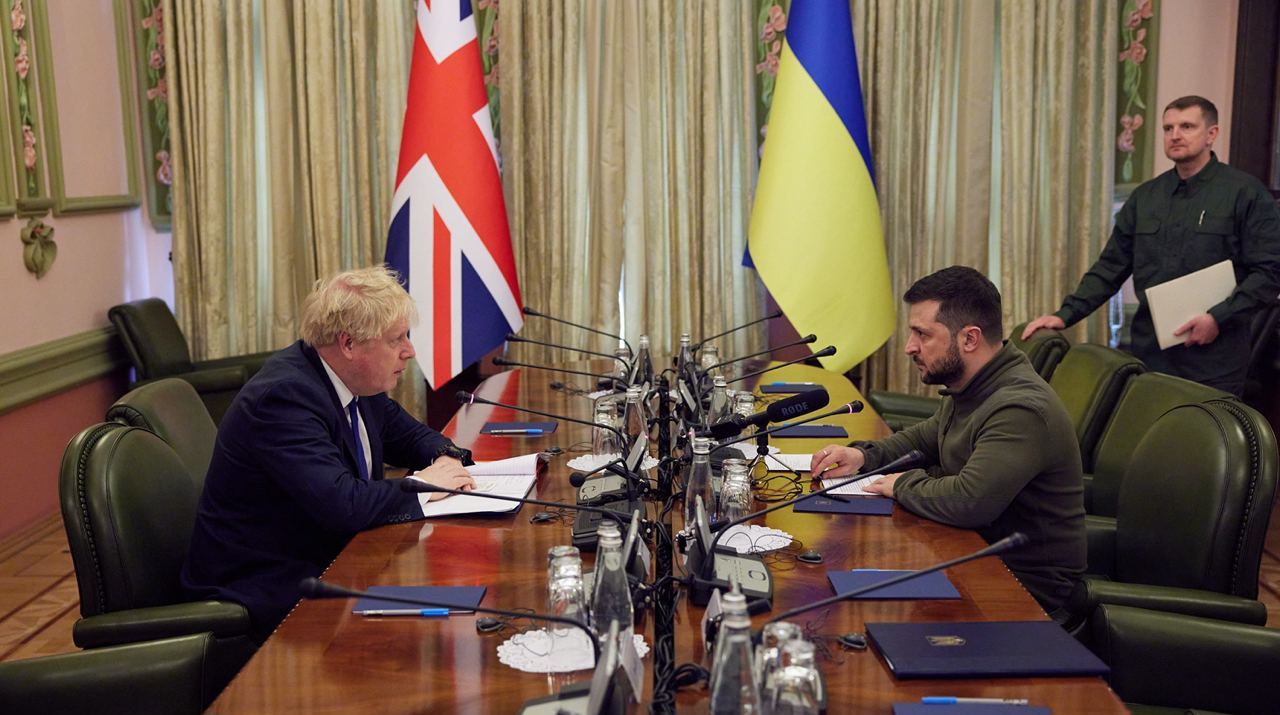 Борис Джонсон после встречи с Зеленским заявил, что Великобритания готовит новый пакет финансовой и военной помощи для Украины «фото»