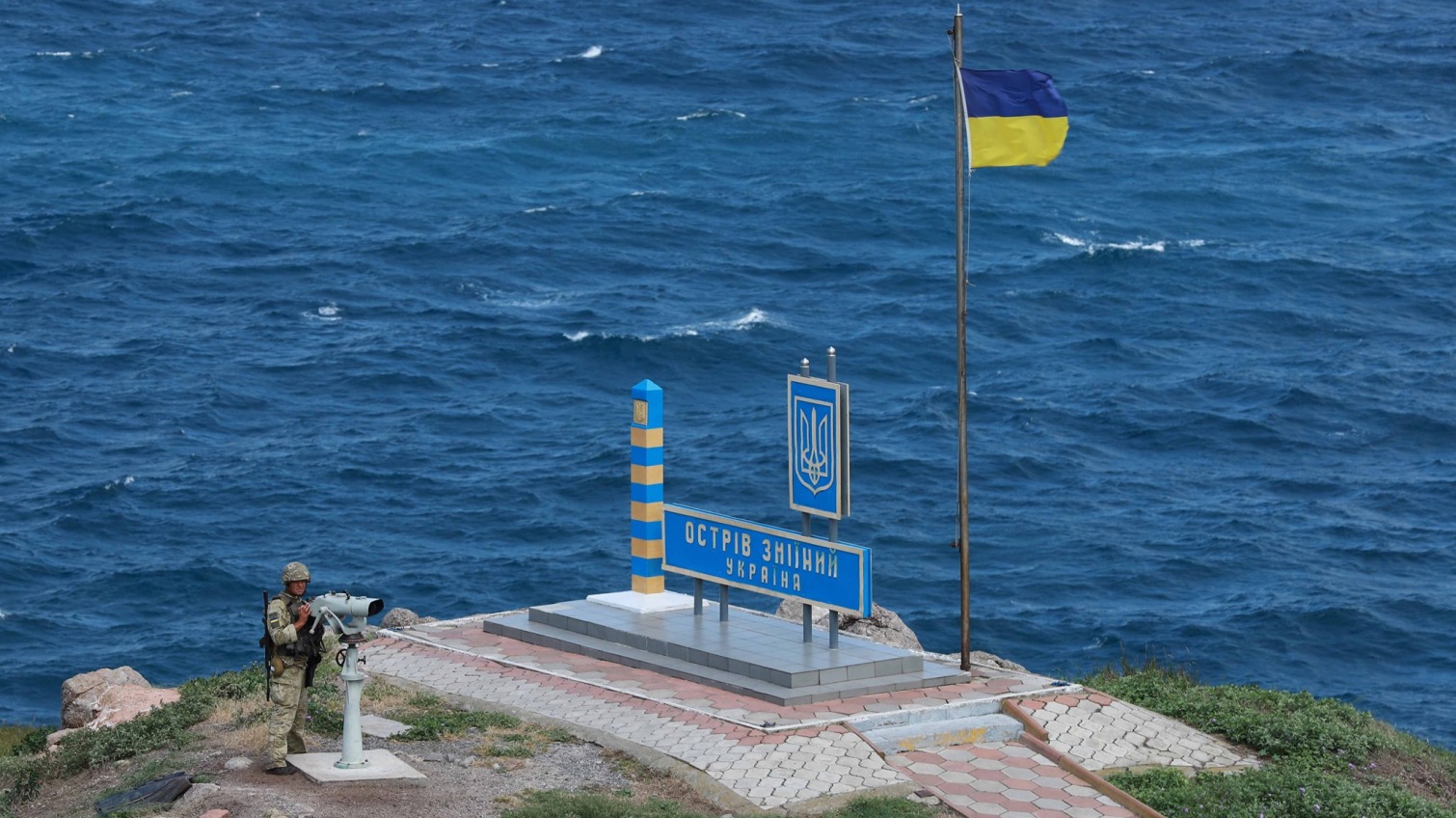 Британская разведка объяснила, почему Украине важно выиграть бой за остров Змеиный «фото»