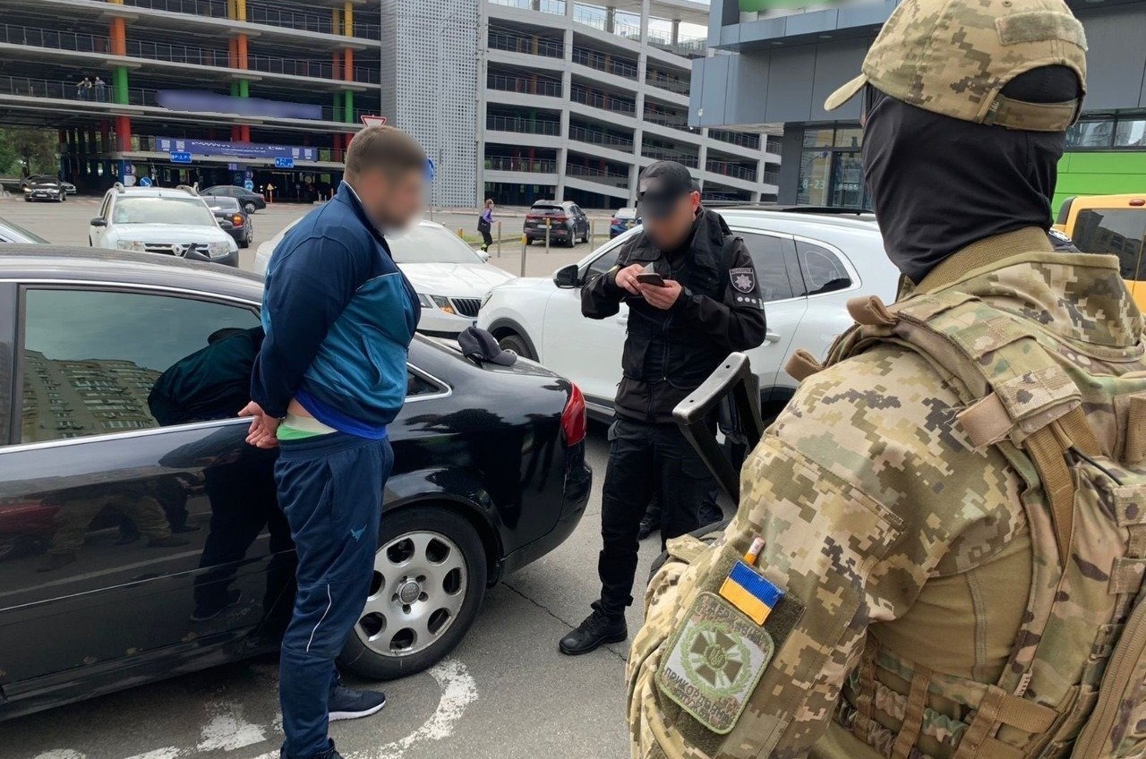 9 тысяч долларов за побег из страны – одесские правоохранители перекрыли канал переправки мужчин за границу (фото) «фото»