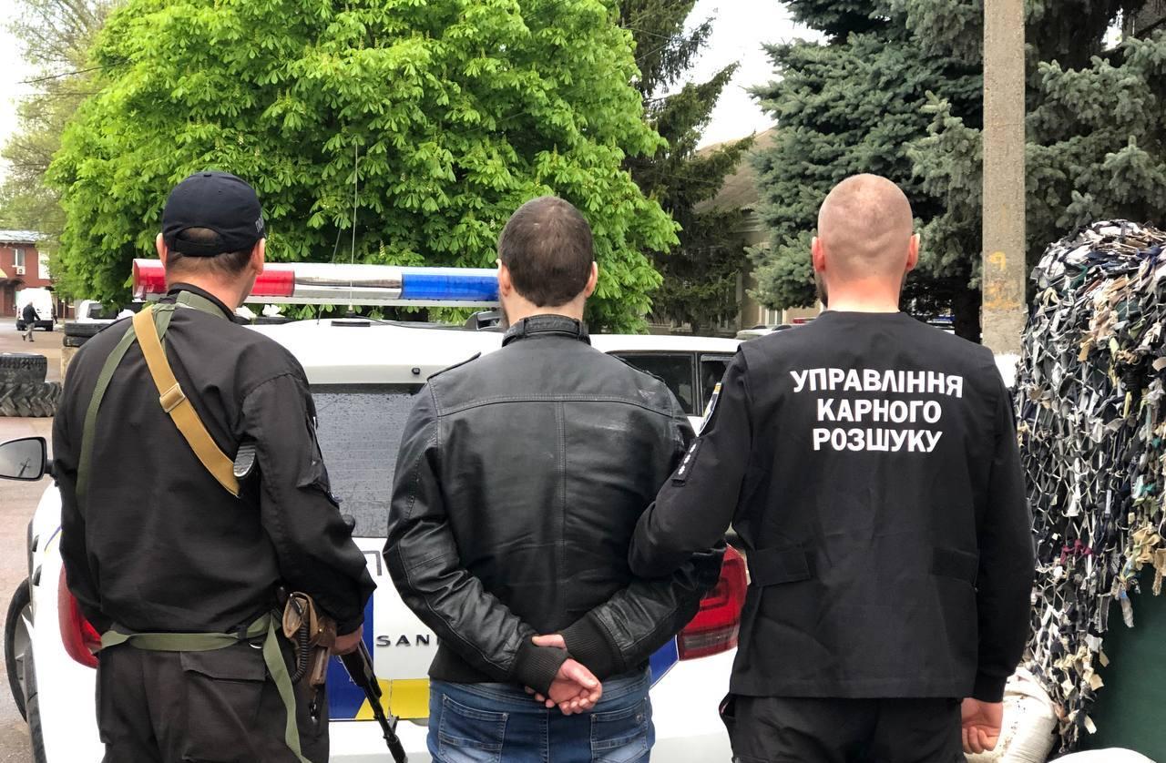 «Продавал» топливо и амуницию: в Одесской области задержали мошенника (фото, видео) «фото»