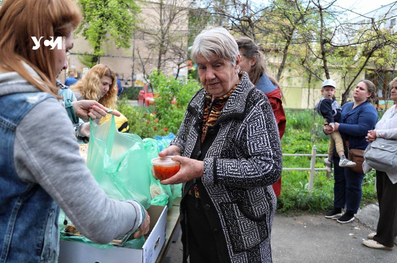Вкусные обеды и помощь: в Одессе провели День поддержки переселенцев (фото) «фото»