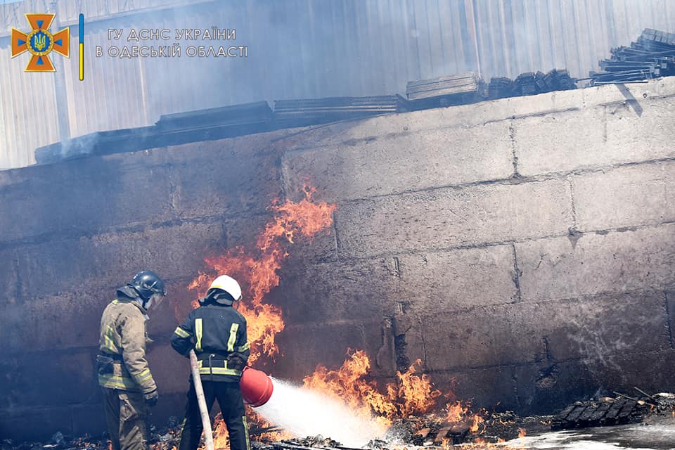 Пожар в “Эпицентре”, утечка ртути и помощь полиции: сводка спасателей «фото»