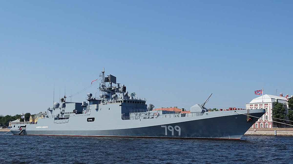 Еще один русский военный корабль горит у украинского острова Змеиный «фото»