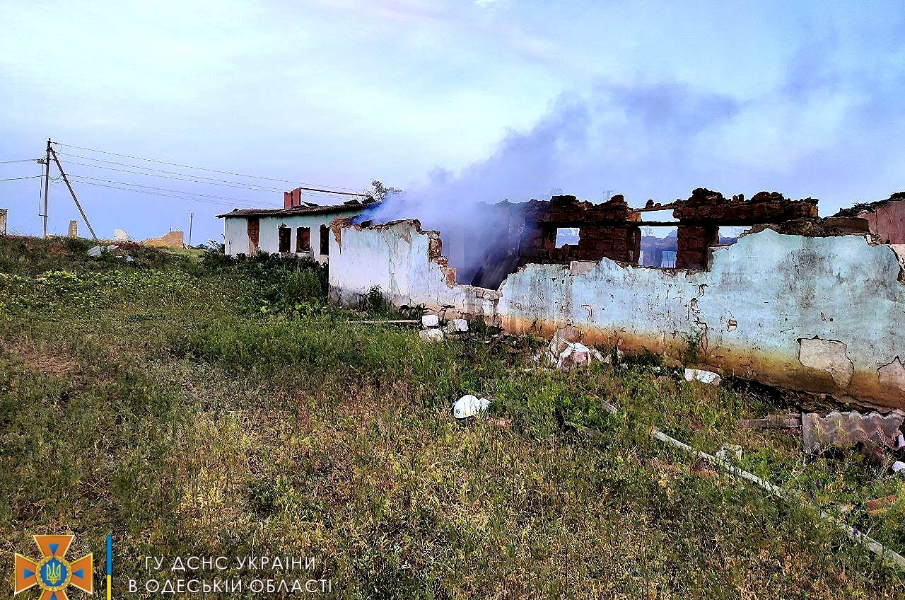 В Белгород-Днестровском районе сгорело 5 тонн соломы (фото) «фото»