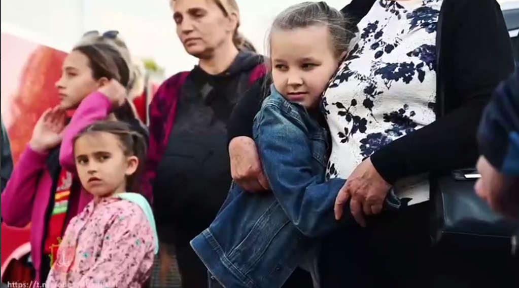 Из Одессы в Швейцарию эвакуировали 7 многодетных семей «фото»