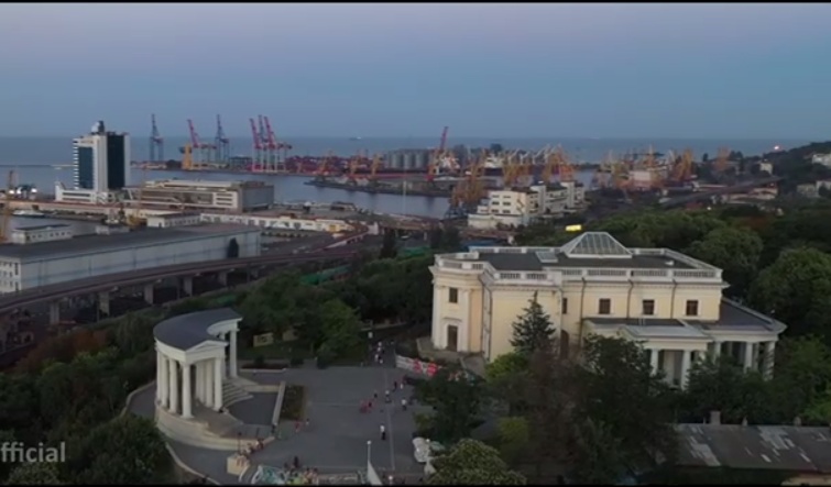 В результате ракетного удара в Одессе пострадал Воронцовский дворец «фото»