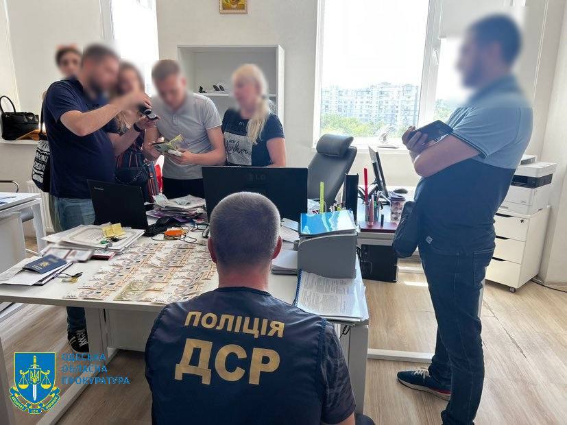 В Одессе задержали на получении взятки чиновницу горсовета (фото, видео) «фото»