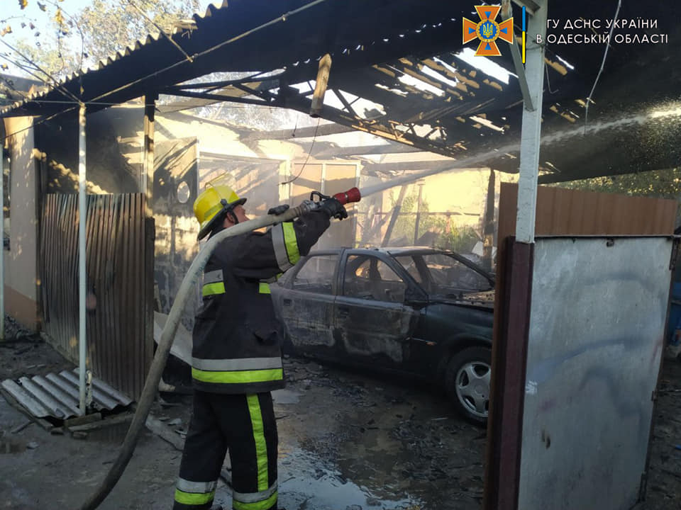 Ночью на трассе Одесса – Киев авто разбилось о бетонный блок, водитель погиб «фото»