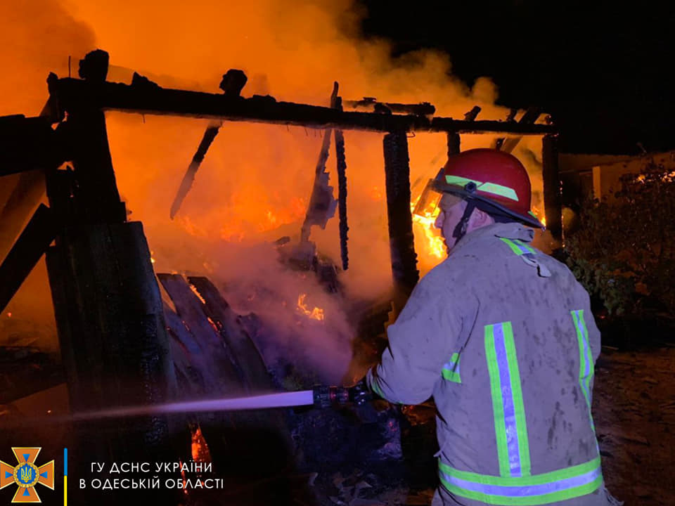 В Одесской области сгорело почти 5 тонн сена (фото) «фото»