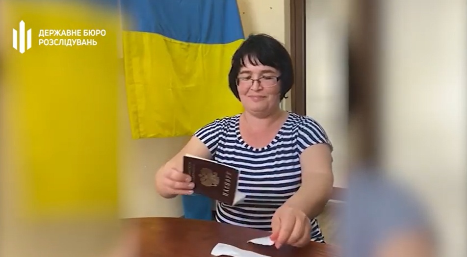 Жительница Одесской области разорвала свой паспорт РФ (видео) «фото»