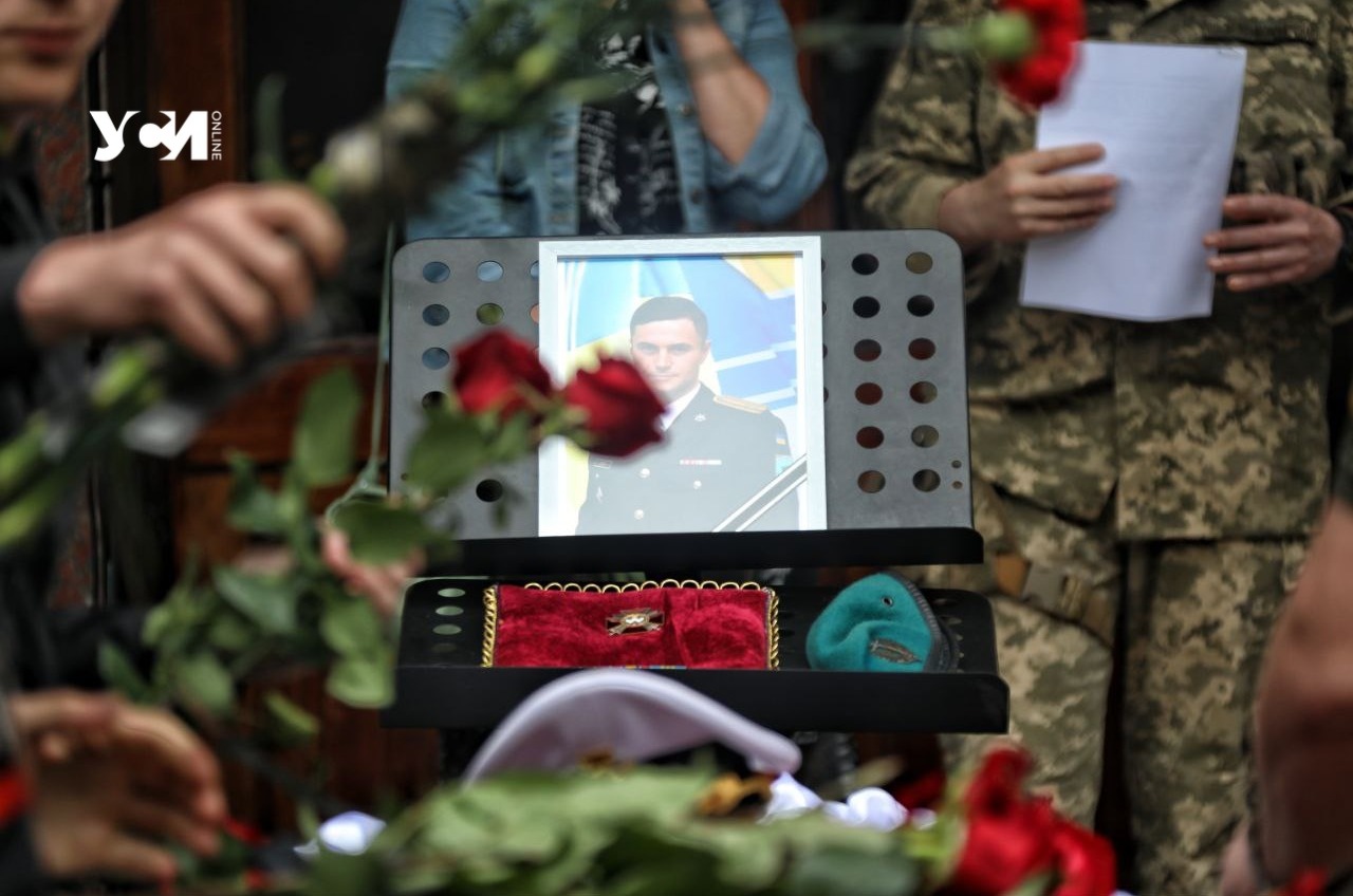 В Одессе простились с погибшим командиром морпехов (фото) «фото»