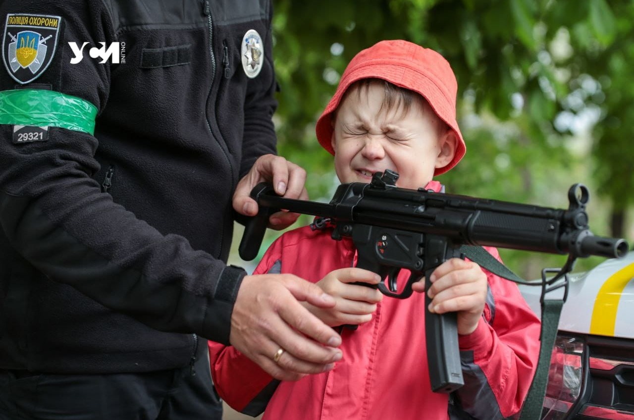 Украинских школьников и школьниц намерены учить обращаться с оружием «фото»