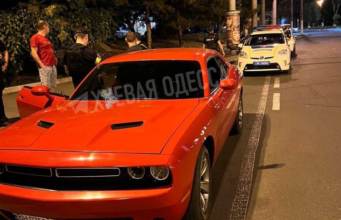 В Одессе пьяный водитель открыл стрельбу из салона своего авто – ему грозит срок «фото»