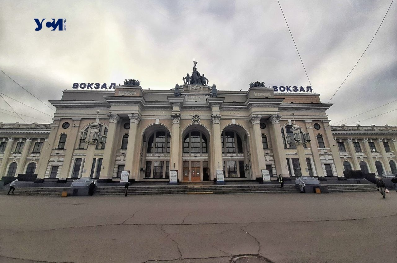 В Одессе отказываются демонтировать изображение Ленина со стены вокзала (документ) «фото»