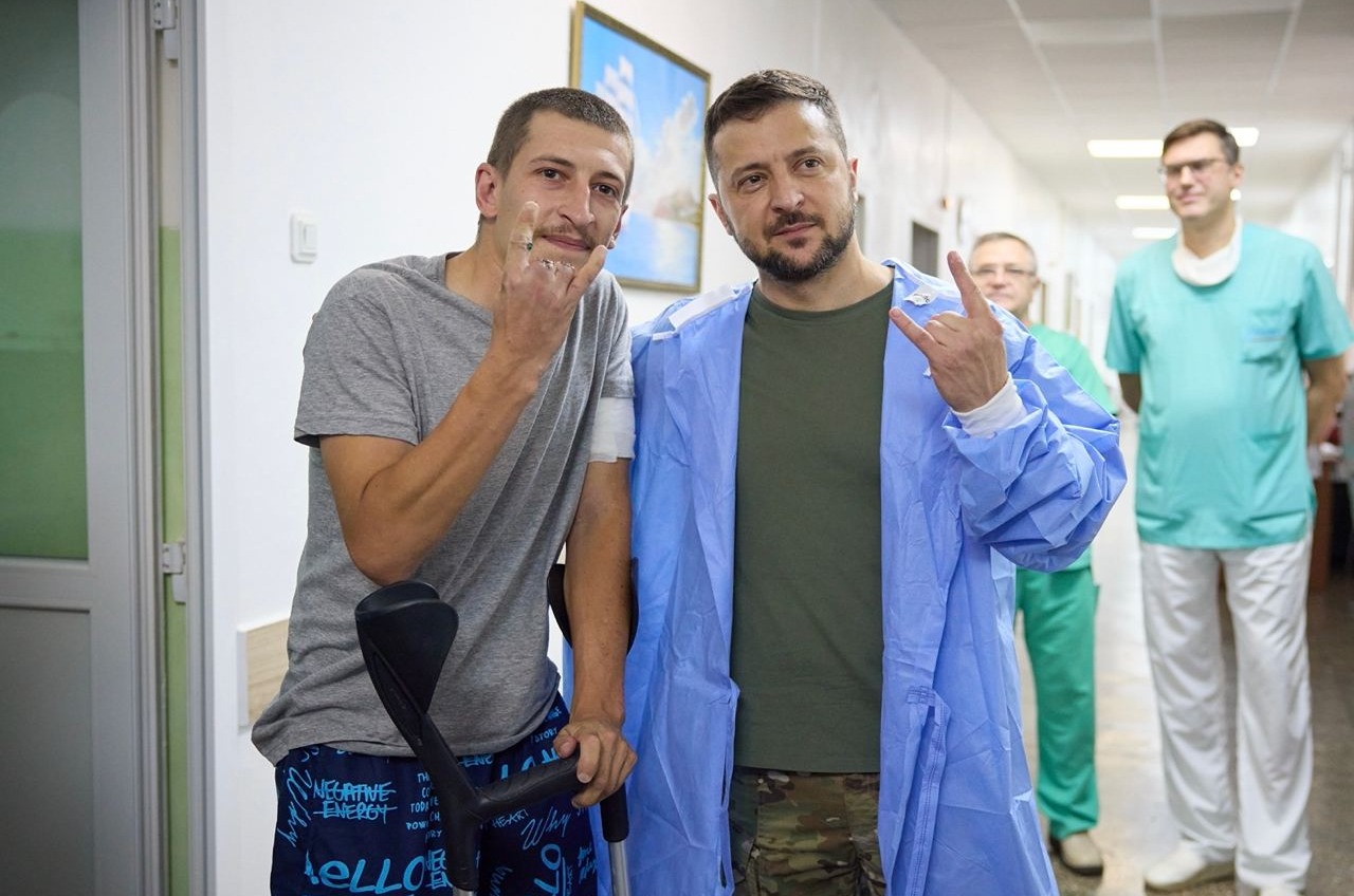 Візит до Одеси: Зеленський вручив нагороди бійцям ССО і відвідав поранених у шпиталі (фото) «фото»