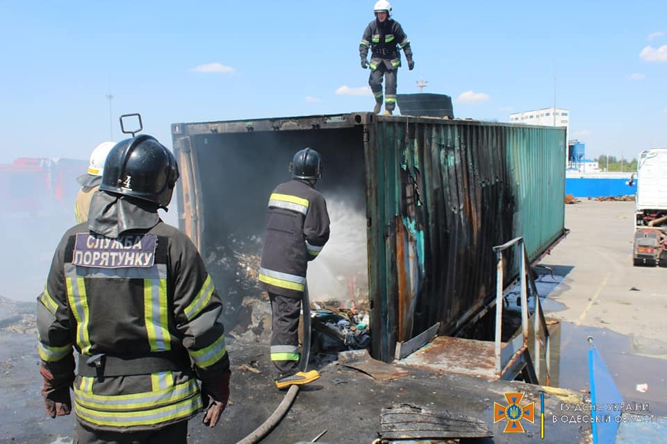 В Одессе горел контейнер на Евротерминале (фото, видео) «фото»