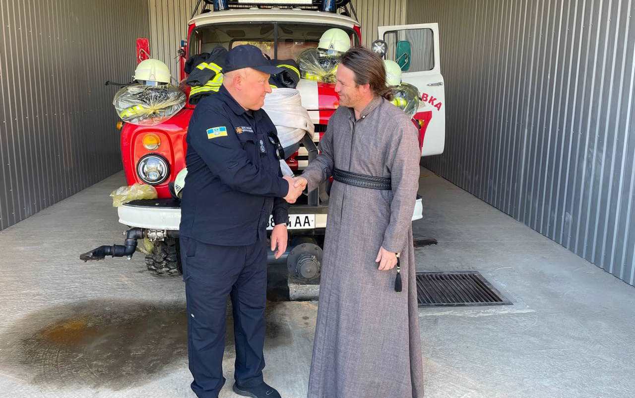 Одеські рятувальники подарували обладнання монахам-пожежникам (фото) «фото»