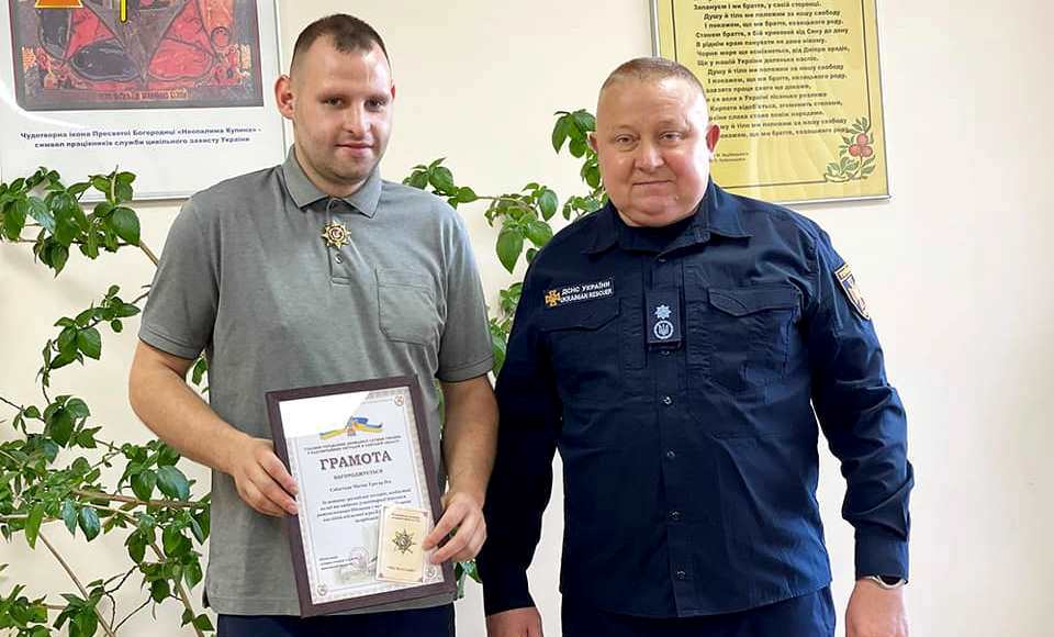 В Одесі нагородили німецького пожежника: він допомагав долати наслідки обстрілів (фото) «фото»