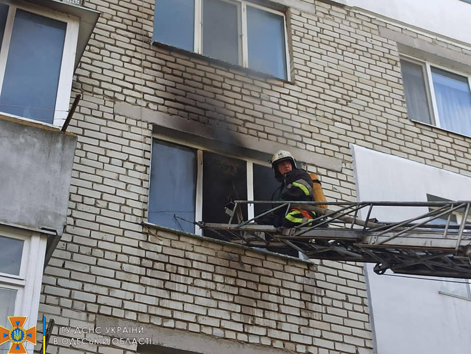 Білгород-Дністровськи рятувальники ліквідували пожежу в житловому будинку «фото»