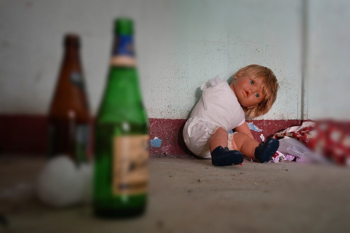 В Одеській області дорослі напоїли двох маленьких дітей алкоголем «фото»