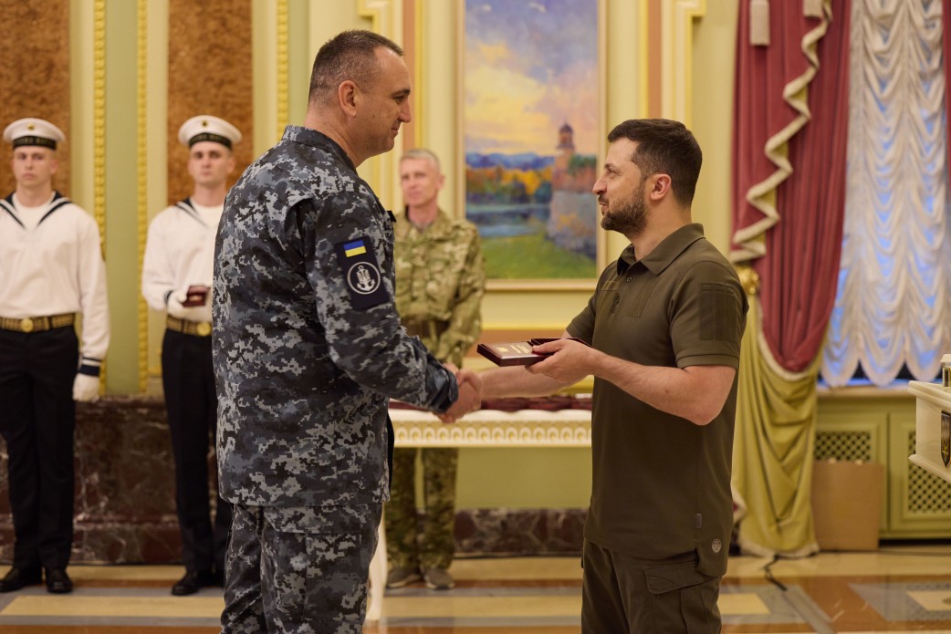В День Военно-Морских сил президент вручил награды защитникам Одессы (фото) «фото»