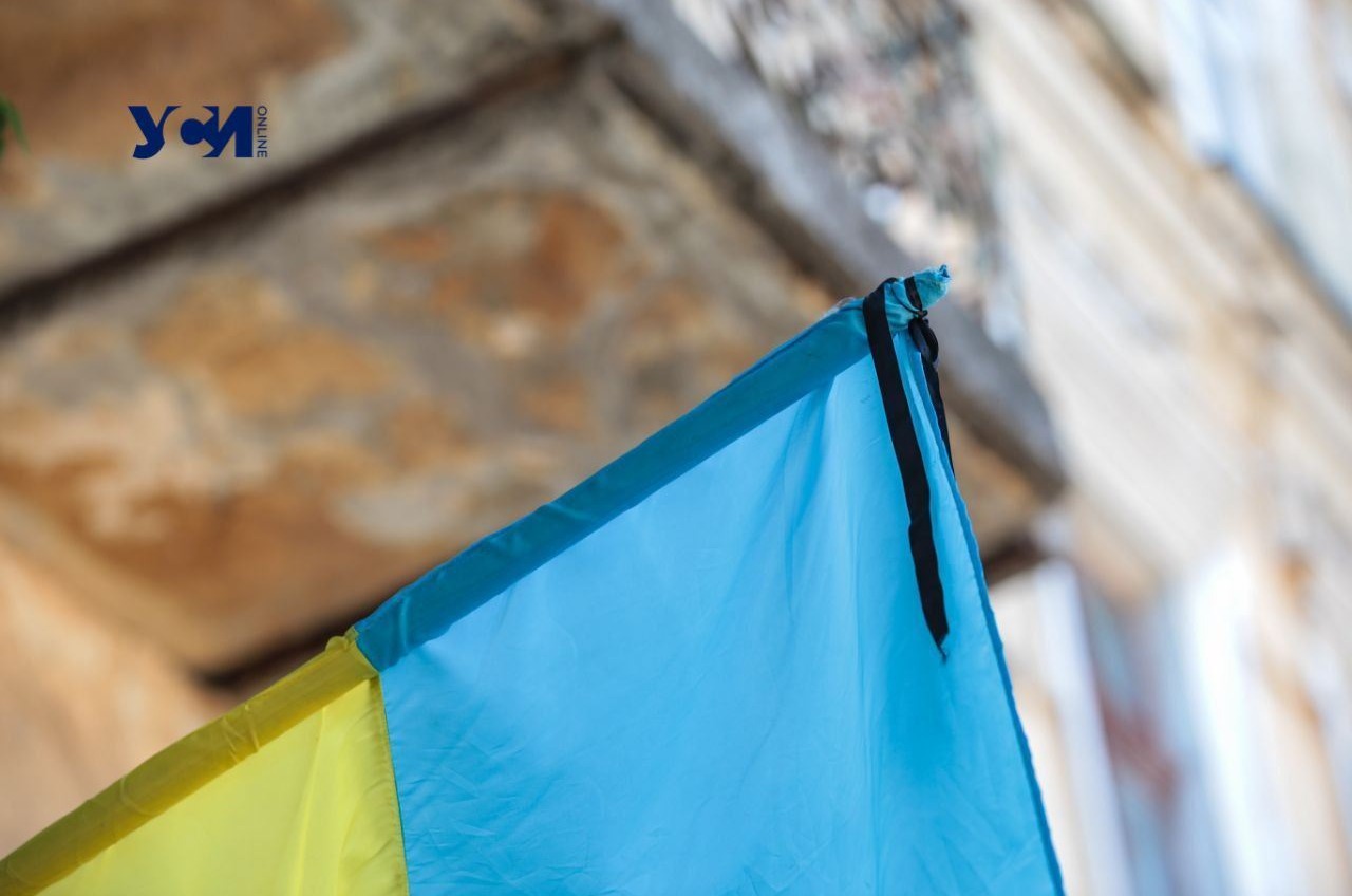 В Одессе приспустили флаги и отменили многие культурные мероприятия (фото) «фото»