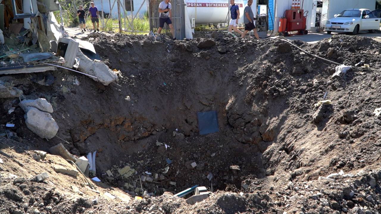 Окупанти випустили по Миколаєву 7 ракет: розбомбили гуманітарний склад (фото) «фото»