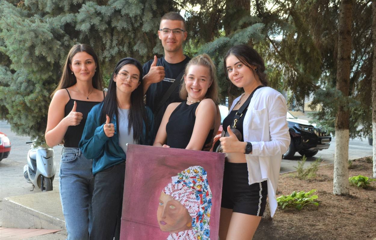Юні художники Одещини провели аукціон в підтримку ЗСУ (фото) «фото»