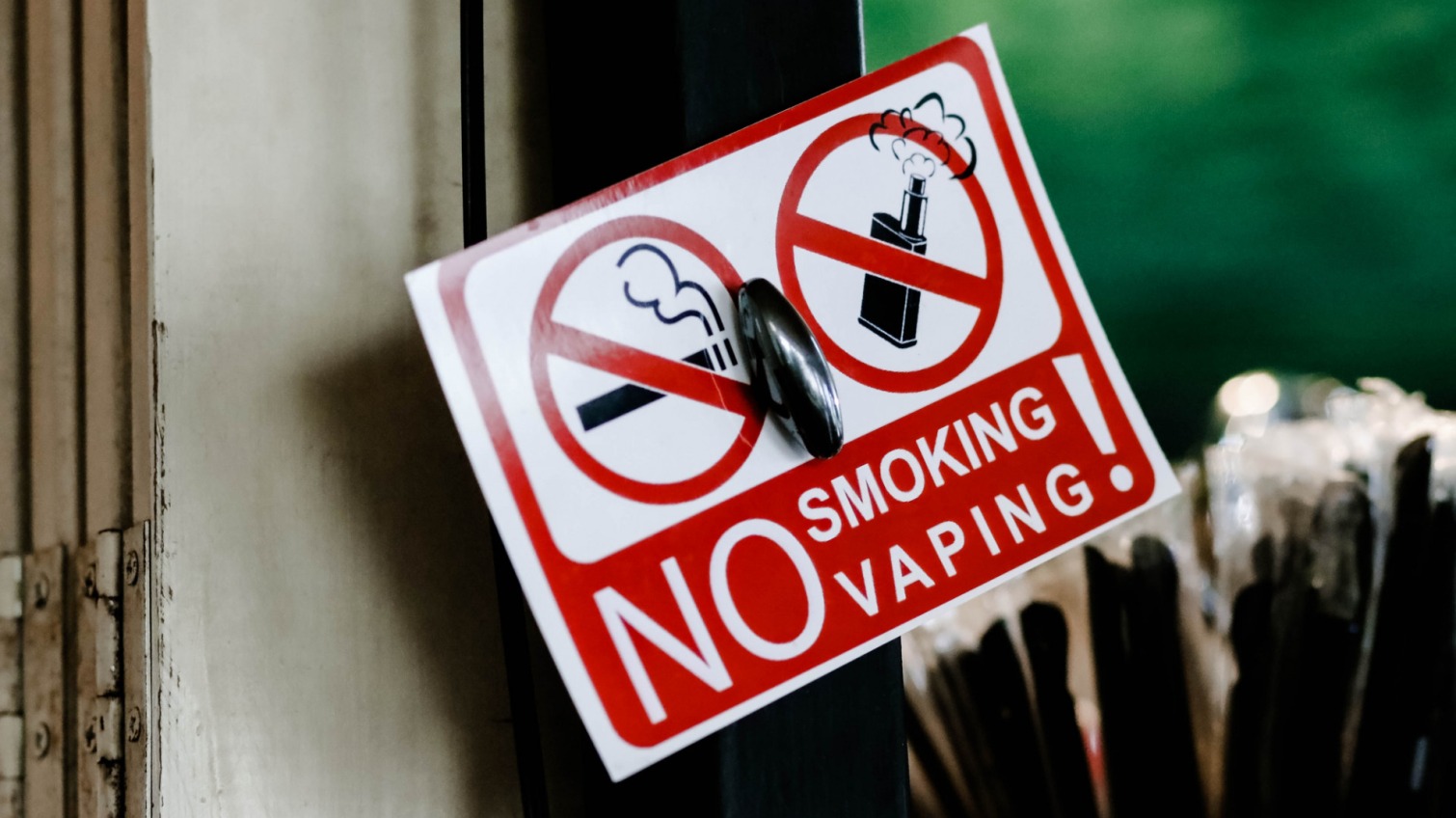 В Украине запретят кальян и электронные сигареты в общественных местах: где нельзя курить «фото»