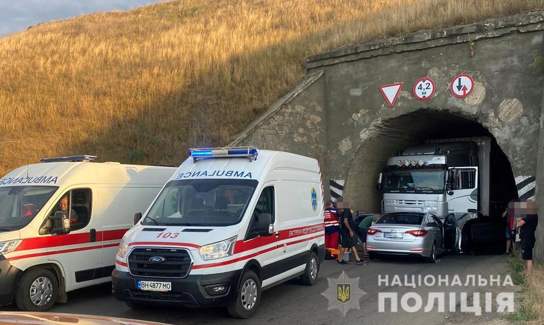 В тунелі на Одещині зіткнулися дві машини: є постраждалі (фото) «фото»