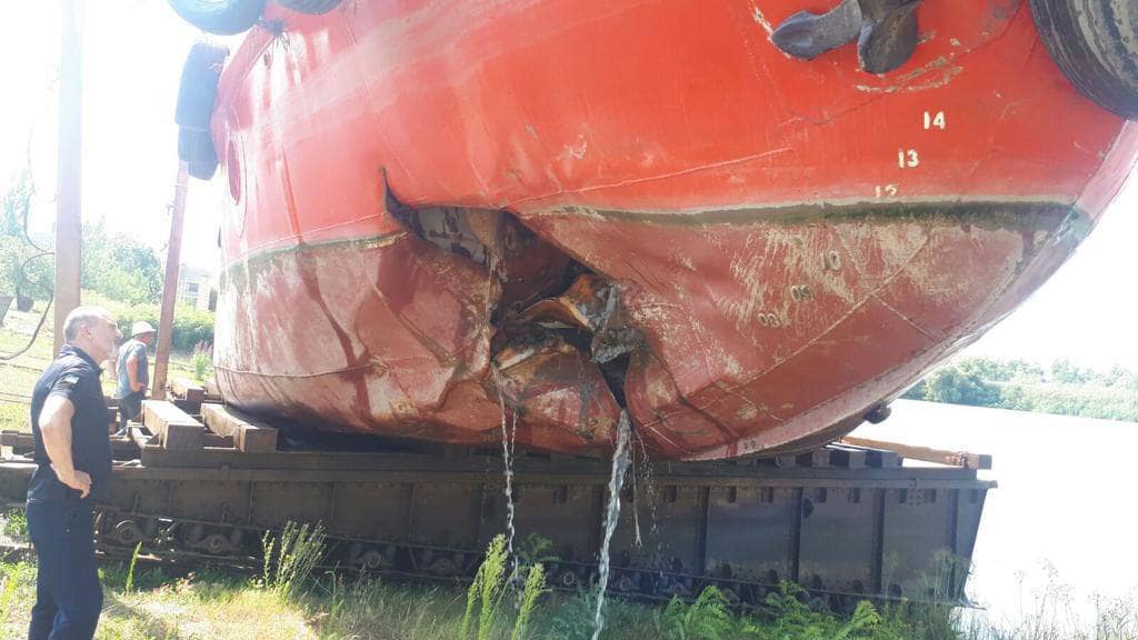Українське Дунайське пароплавство відремонтує пошкоджене на міні судно “Шляховик” (фото) «фото»