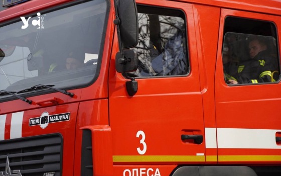 В Одесі сильно горить будівля у Суворовському районі «фото»