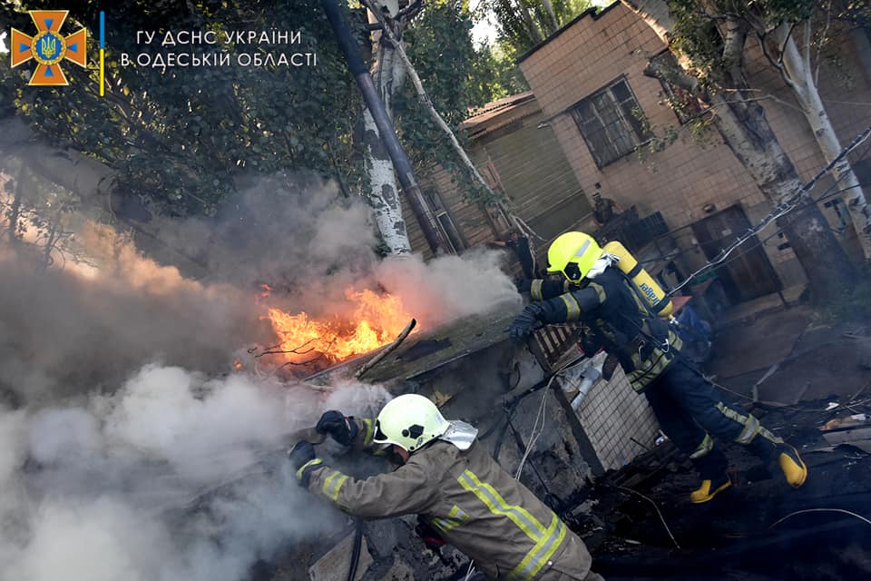 Вогонь на Лідерсовському бульварі ледь не перекинувся на 2-поверхову будівлю (фото) «фото»