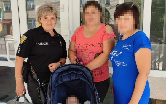 На Одещині поліцейські врятували сина нетверезої матері, який ледве не захлинувся (фото) «фото»