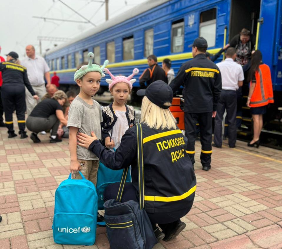 Розпочалася обов’язкова евакуація з Донеччини (фото) «фото»