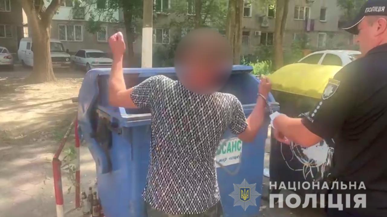 На сміттєзвалищі під Одесою знайшли мертву жінку: чоловік забив її через ревнощі (фото, відео) «фото»