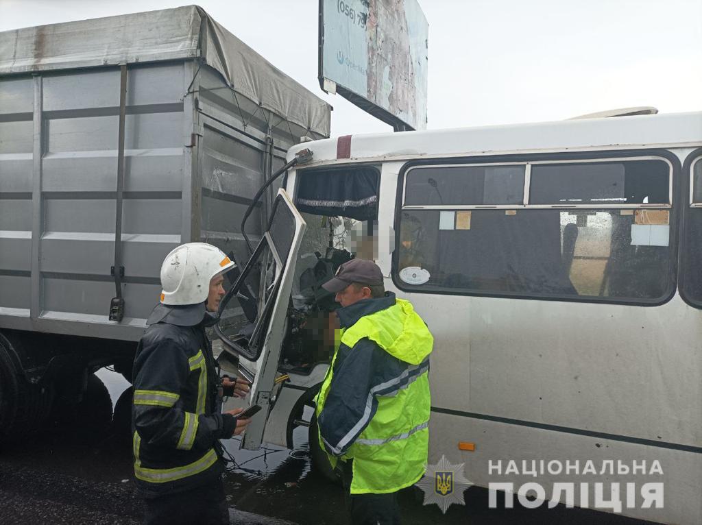 Маршрутка Чорноморськ – Одеса зіткнулася з вантажівкою, п’ятеро постраждалих (фото) «фото»