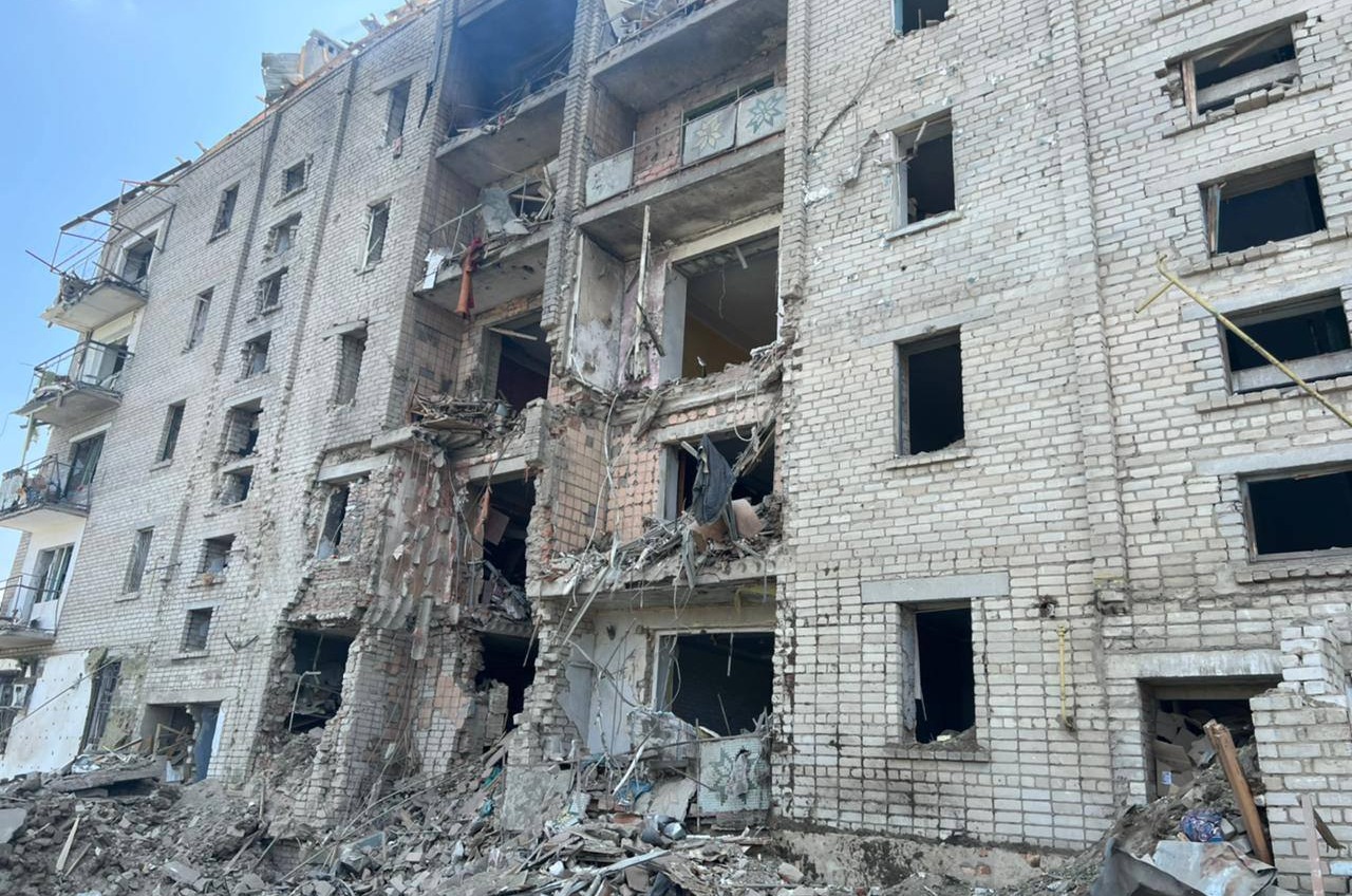 Окупанти влучили у п’ятиповерхівку на Миколаївщині (ОНОВЛЕНО, фото) «фото»