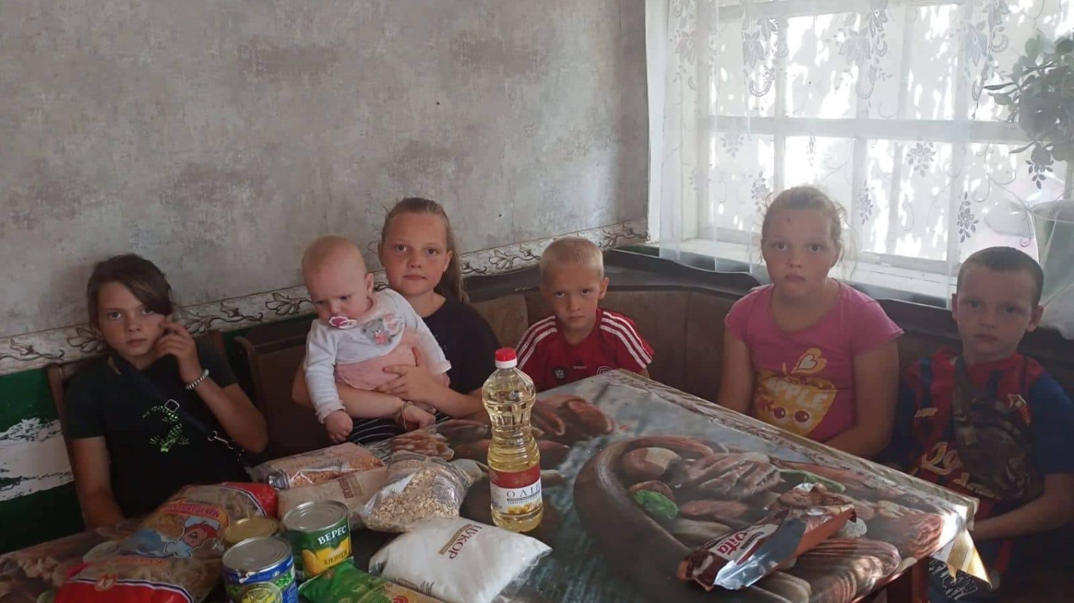 Потрібна допомога: в Одеській області у багатодітної родини з 8 дітьми згорів дім (відео) «фото»