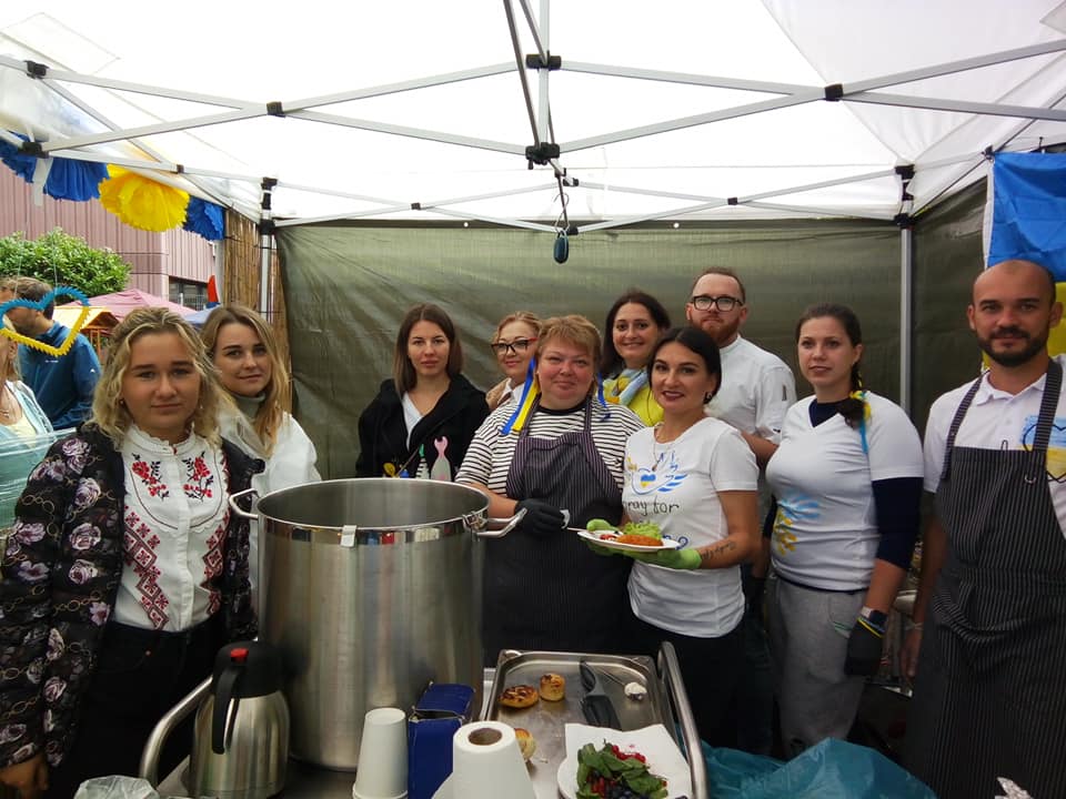 «Кухні народів світу»: в німецькому місті вперше представили українські страви (фото) «фото»