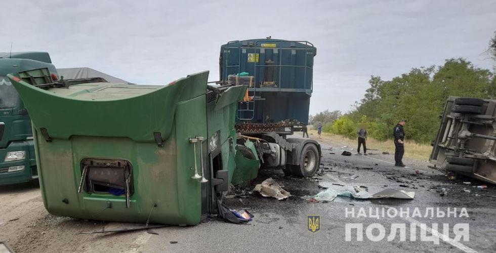 Жахлива аварія на трасі Одеса-Рені: є загиблі, на дорозі затор (фото) «фото»