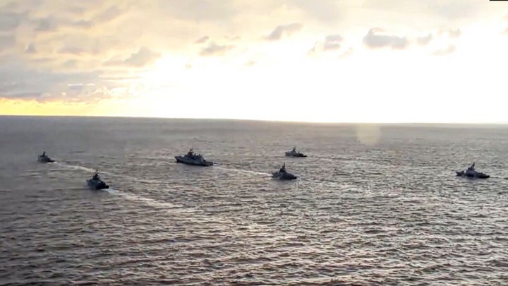Через шторм у Чорному морі росія зменшила кількість  кораблів «фото»