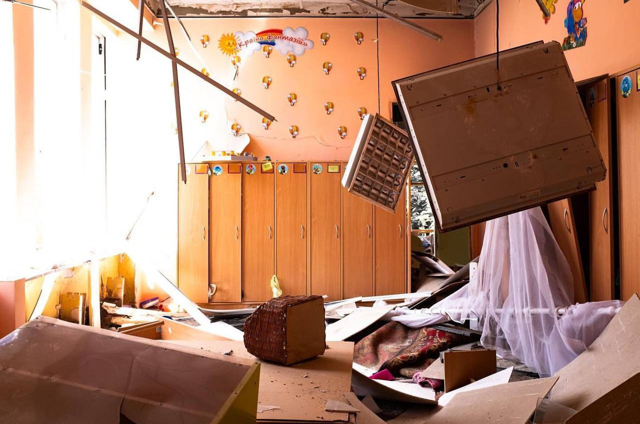 Зруйновані дитячі сади, школи та виші. Що залишили за собою окупанти (фото) «фото»